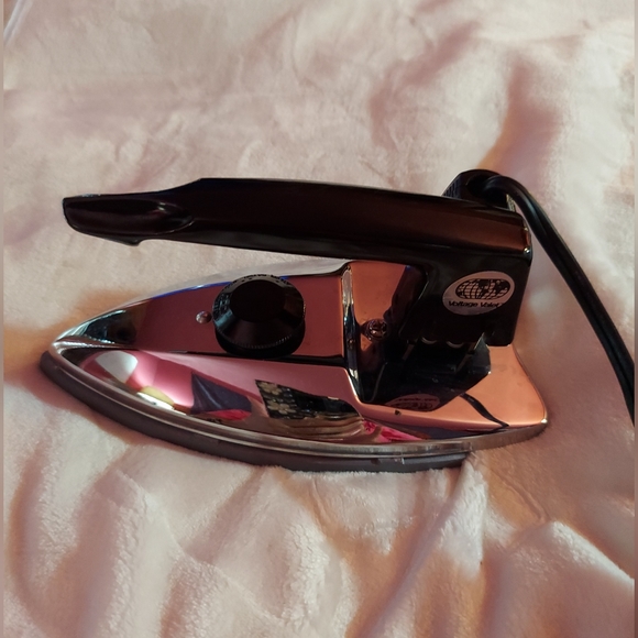 Voltage Valet Travel Iron - Picture 1 of 4